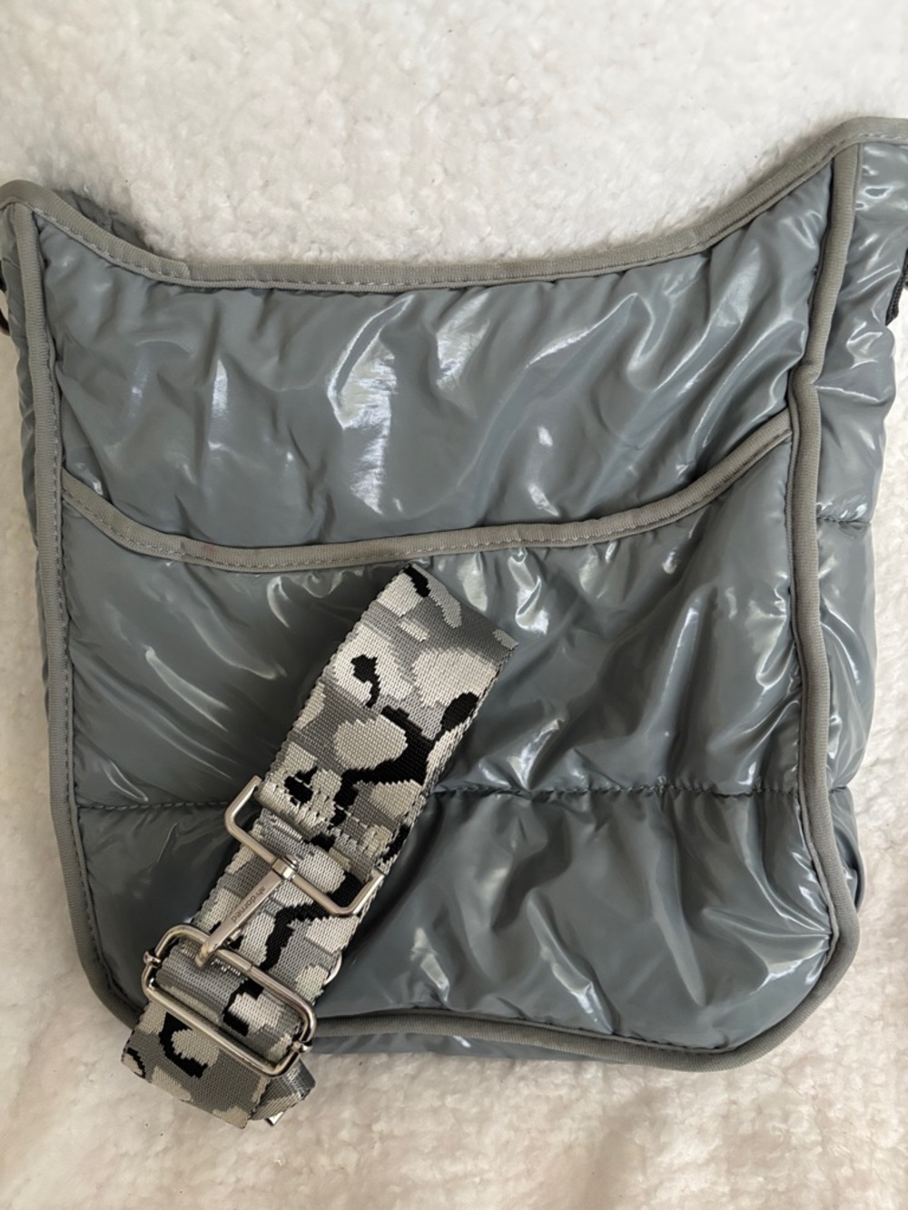 Quilted Crossbody Bag in Glossy Gray with Patterned Strap - Picture 4 of 7